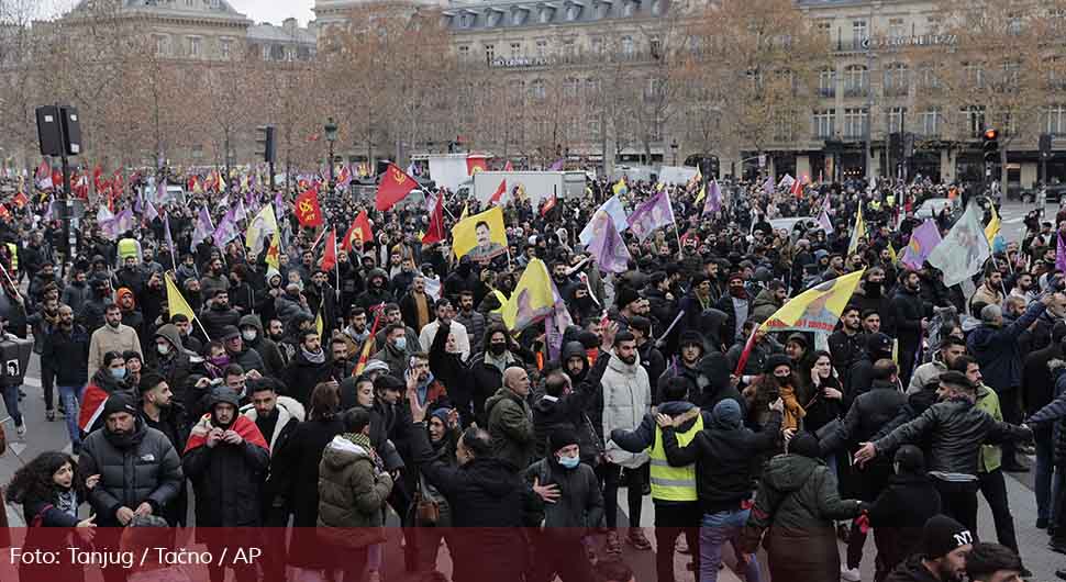 pariz protest tanjug ap Lewis Joly.jpg